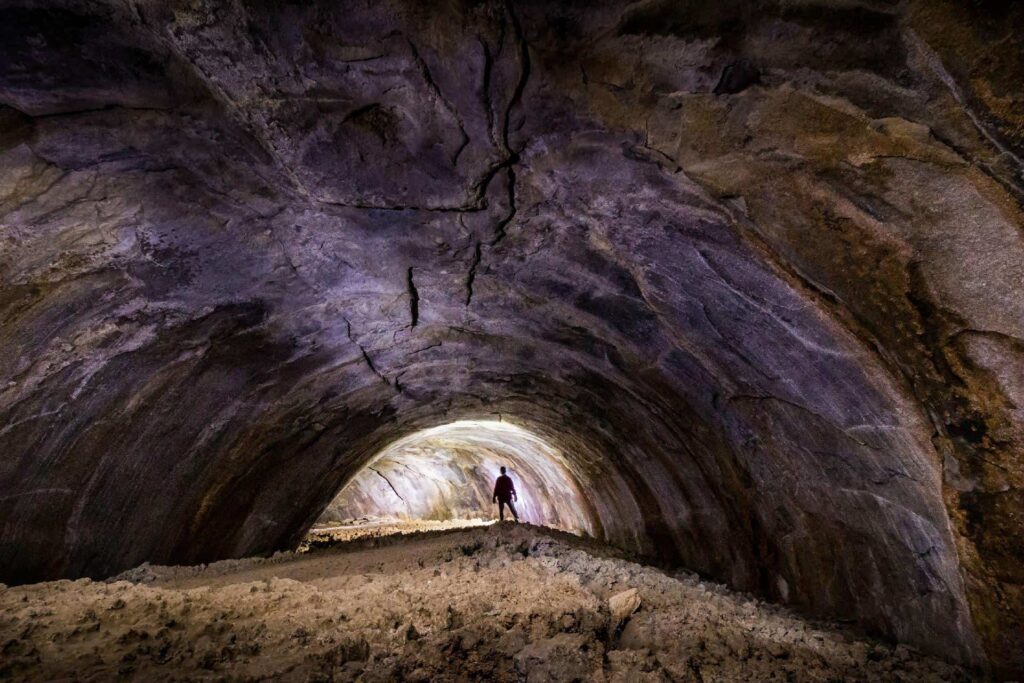 Подробнее о статье Загадочные путешествия внутри Земли исследование подземных лабиринтов и пещер